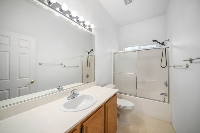 Building Photo - Large 3/2 Home in 55 & Older Community