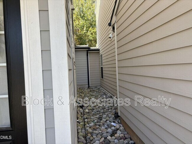 Building Photo - 2105 Goudy Dr