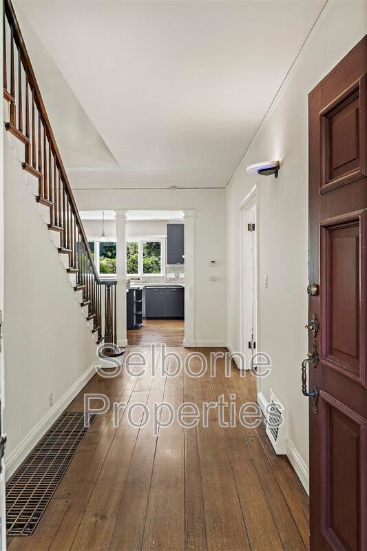 Building Photo - 25 Selborne Dr