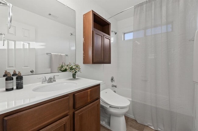 Building Photo - 116 Silkstone St