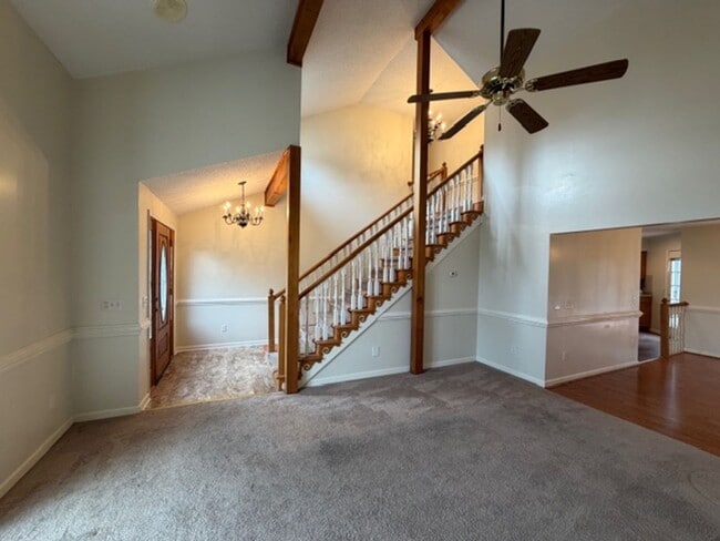 Building Photo - Elon