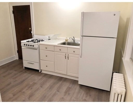 Building Photo - 175 Putnam St