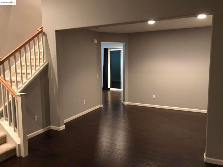Building Photo - 482 Crimson Clover Ct