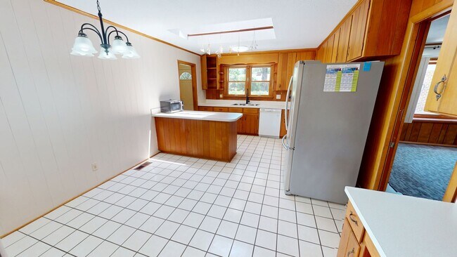 Building Photo - Charming 3 Bedroom Brick Ranch with Refurbished Original Woodwork