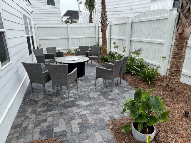 Building Photo - 141 Valdare Ln