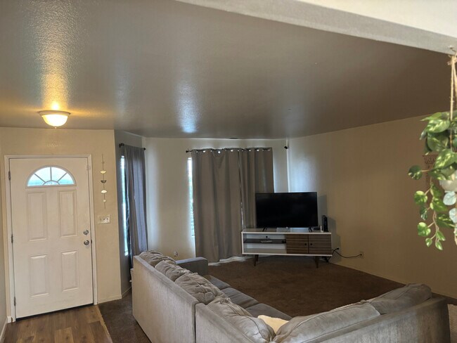 Building Photo - 600 S 2nd St