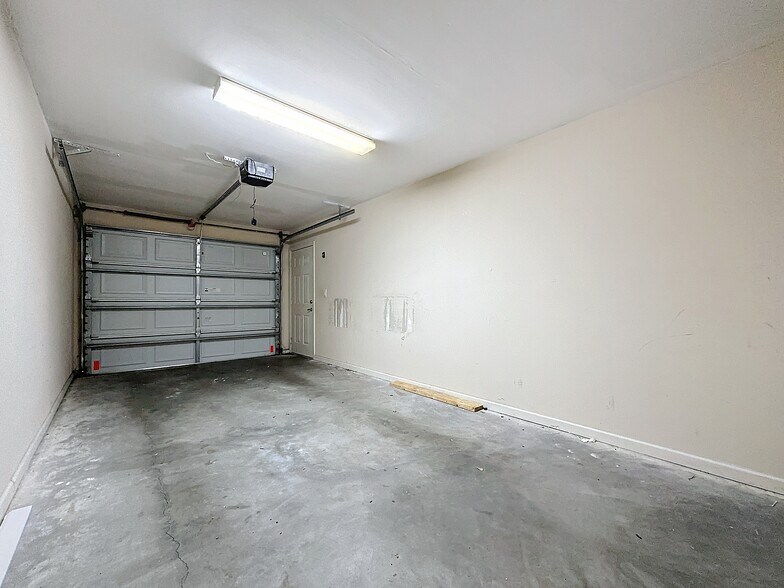 Building Photo - 12021 Villanova Dr