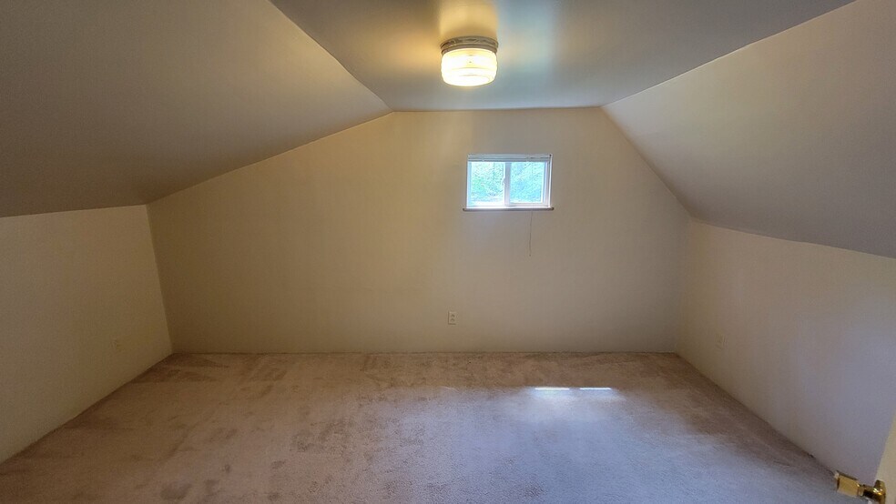 Building Photo - 2107 Plymouth Dr