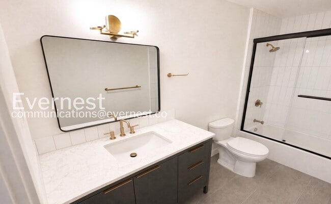 Building Photo - 4-Bed/2-Bath Home /Available Now!