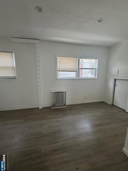 Building Photo - 29 Kingsland St