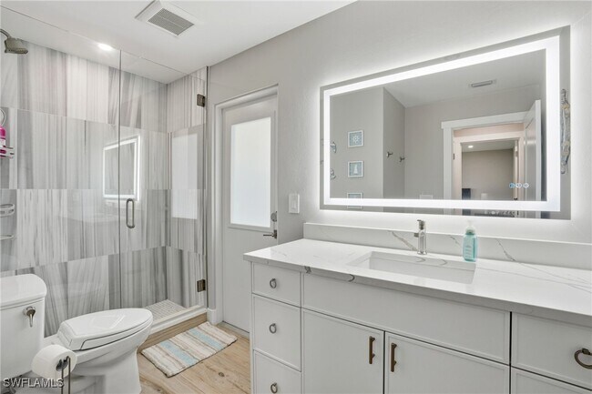 Building Photo - 6163 Plumosa Ave