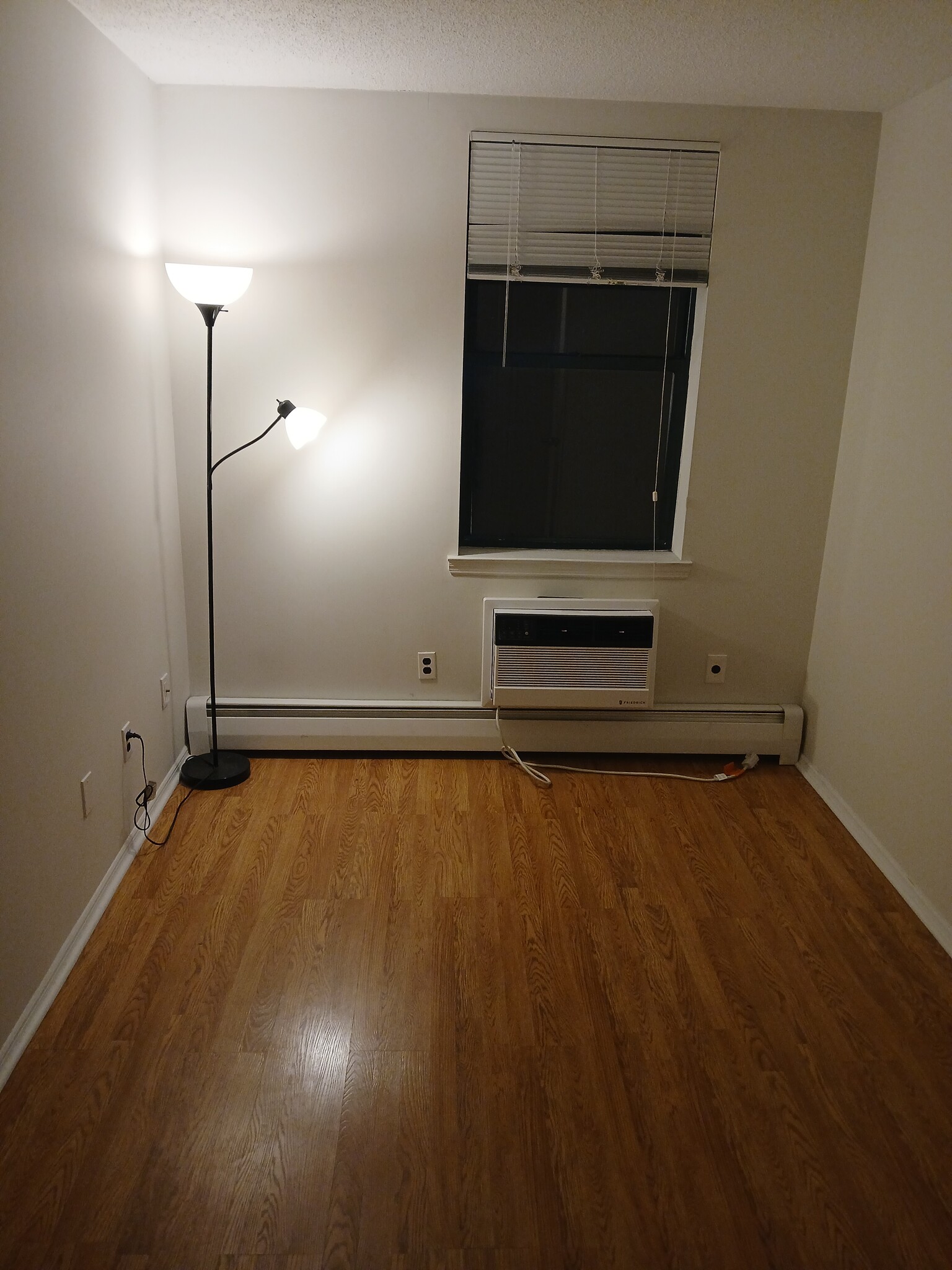 Queen sz bedroom - 112 W 128th St
