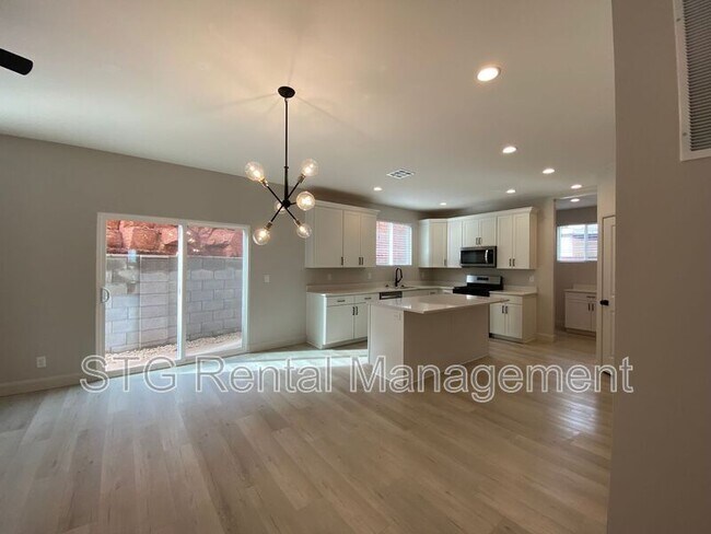 Primary Photo - 840 Twin Lakes Dr