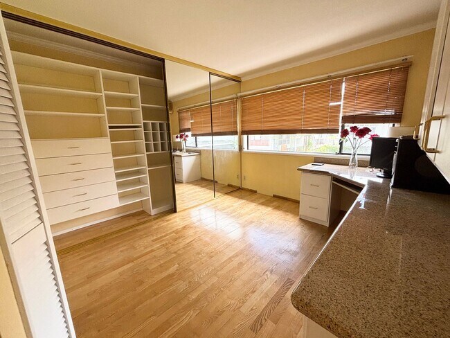 Building Photo - 2 Bedroom 1.5 Bathroom 2 Parkings at Nuuanu Streamside Spacious Ground Floor Unit Available Now!