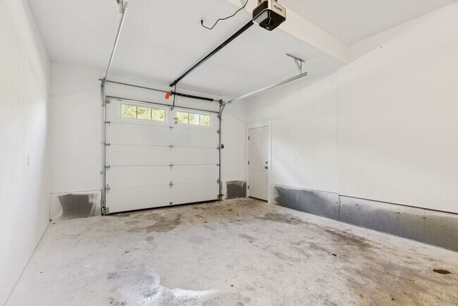 Building Photo - 16 Blacksmith Rd