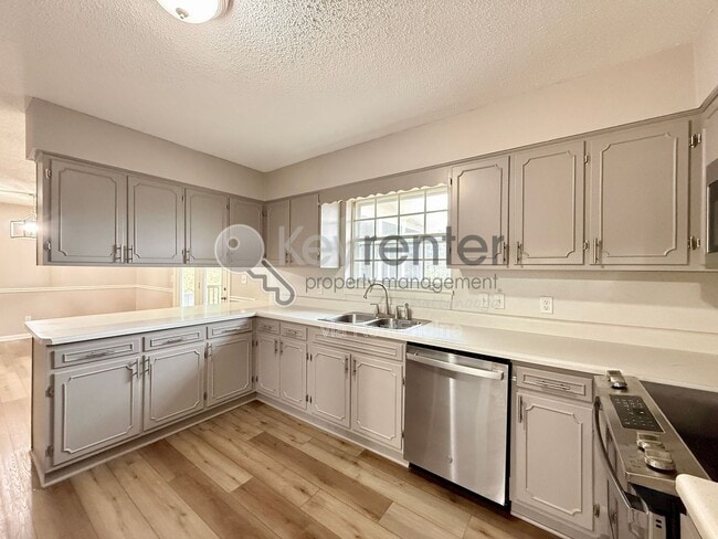 Building Photo - 4627 Hillmont Ln