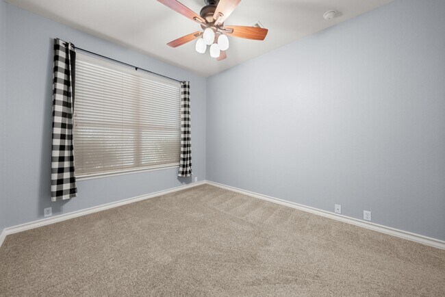 Building Photo - Amazing Pool. stunning 5bed, 3bath, 3Car G...