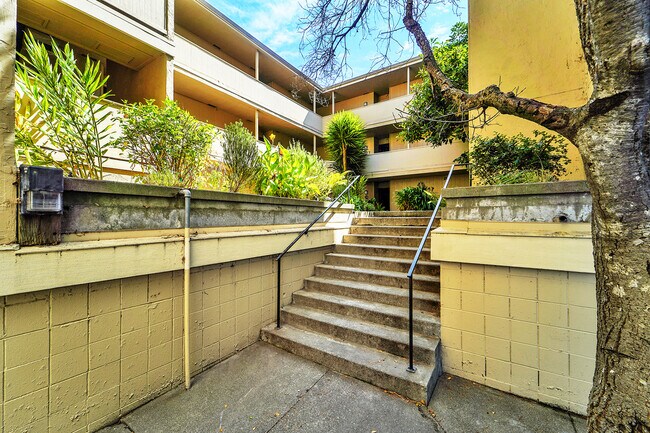 Building Photo - 1453 Neotomas Ave