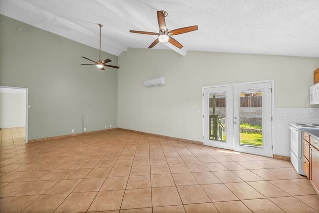 Building Photo - 305 Uala Pl