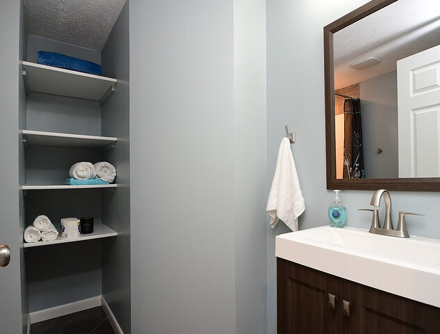 Building Photo - 14902 Mormon St