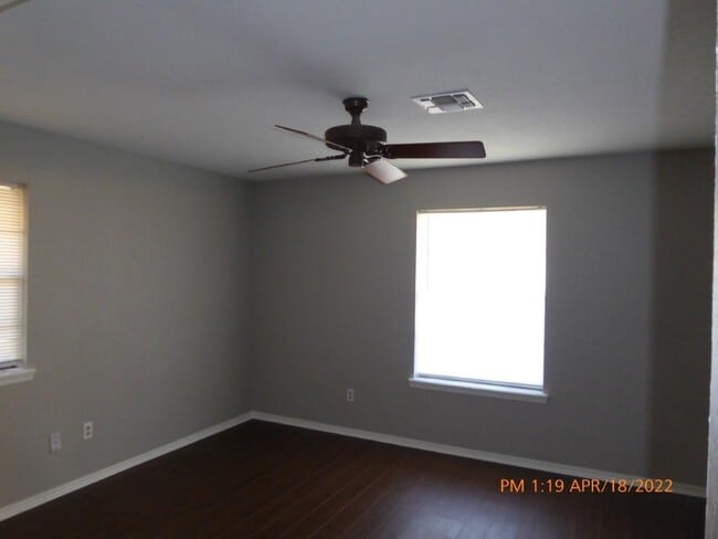 Building Photo - 1706 NW Gray Warr Pl