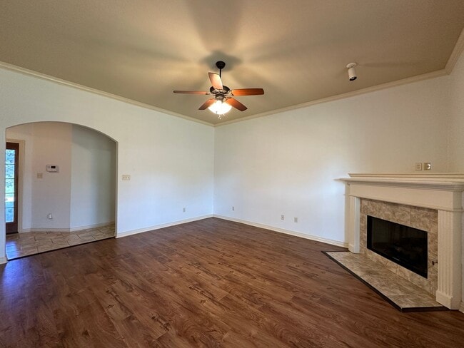 Building Photo - * Move-In Special * Beautiful 4 Bed / 2 Bath Home in Fort Smith