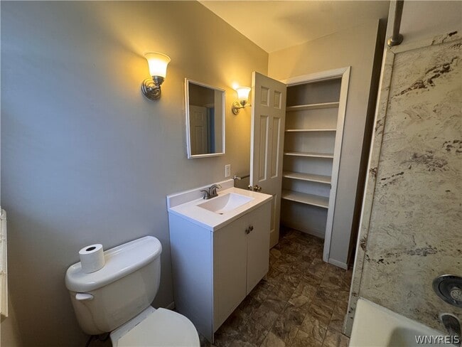 Building Photo - 10035 Creek Rd