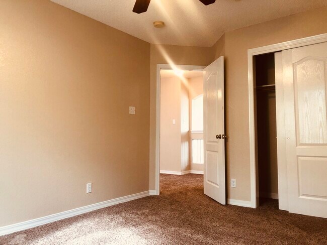 Building Photo - 3016 Tierra Cuervo Dr
