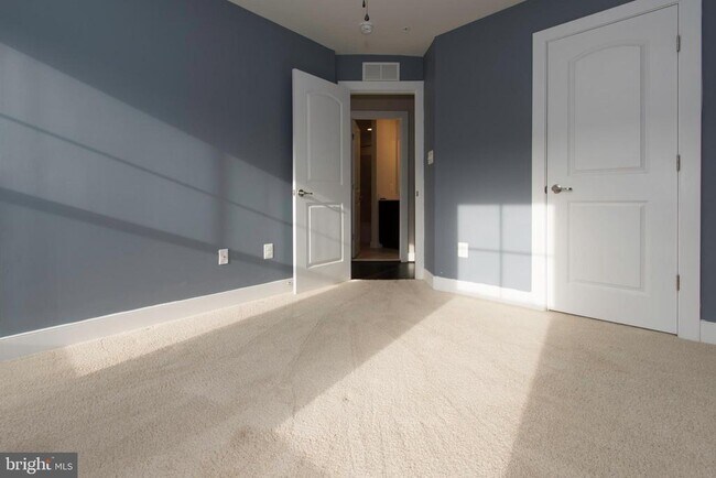 Building Photo - 408 Hendrix Ave