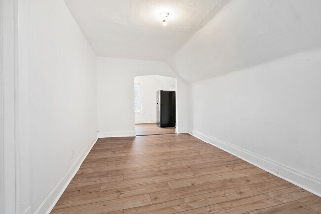 Building Photo - 1528 Ridge Ave