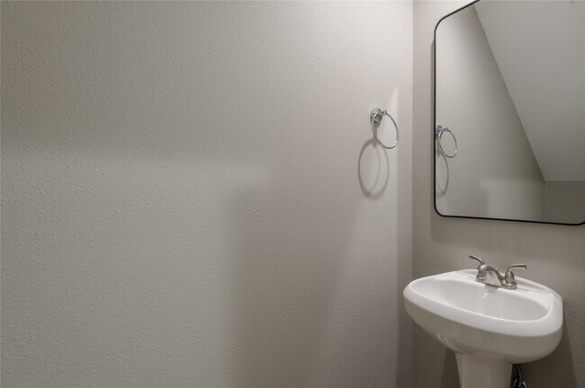 Building Photo - 140 Shady Oaks