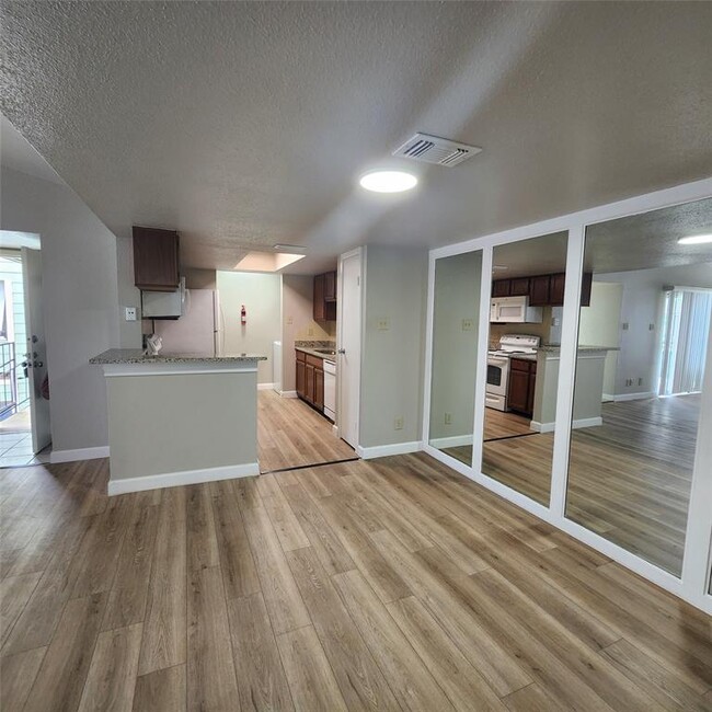 Building Photo - 14777 Wunderlich Dr
