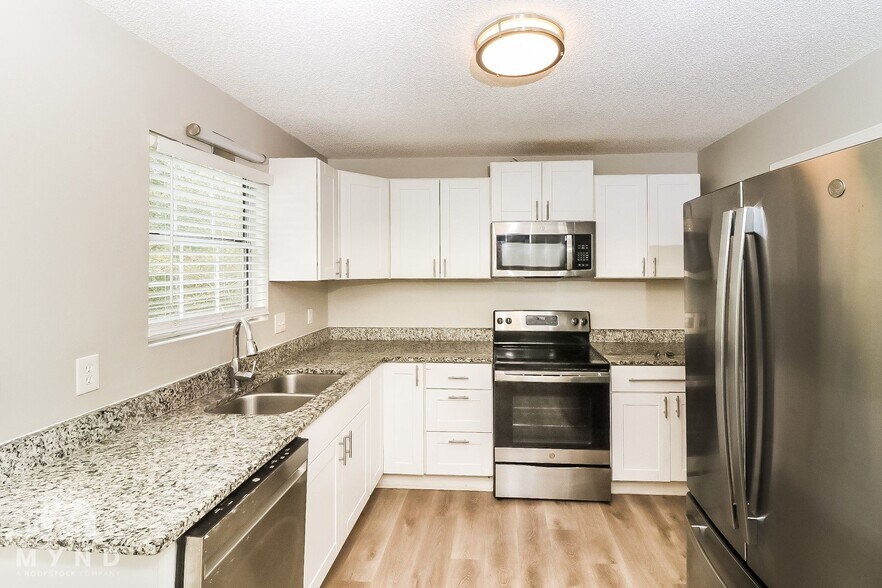 Building Photo - 5949 Brookside Dr SE