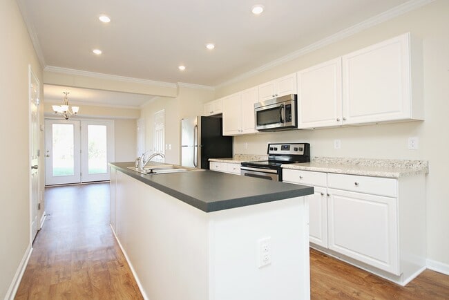 Building Photo - Locust Grove Home Convenient to Pantops & Downtown