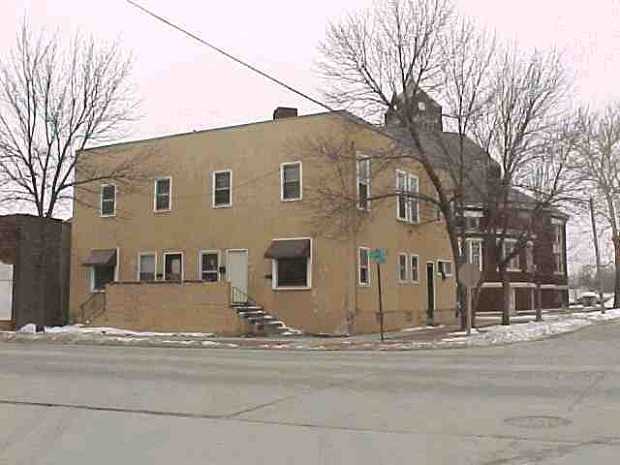 Building Photo - 627 E 4th St