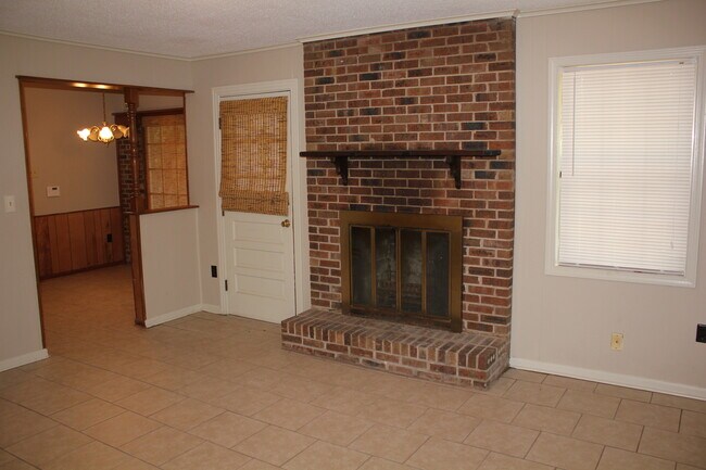 Building Photo - 3729 Village Oak Cove