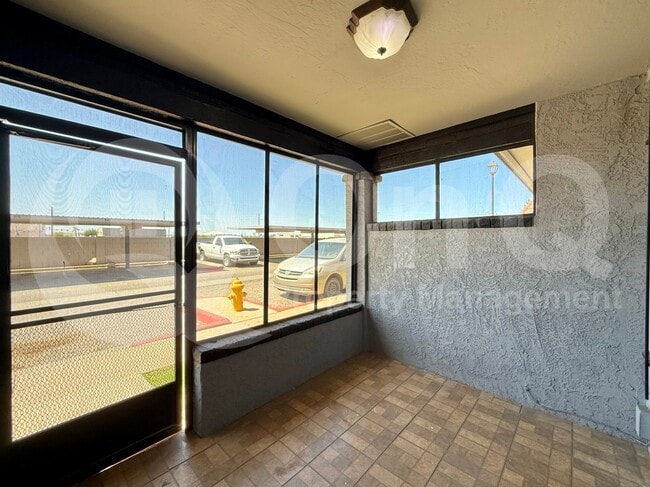 Building Photo - 9021 W Elm St