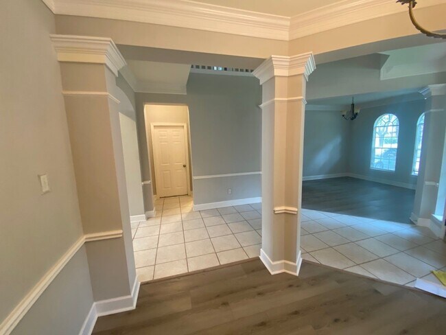 Building Photo - 1803 Red Bud Ln