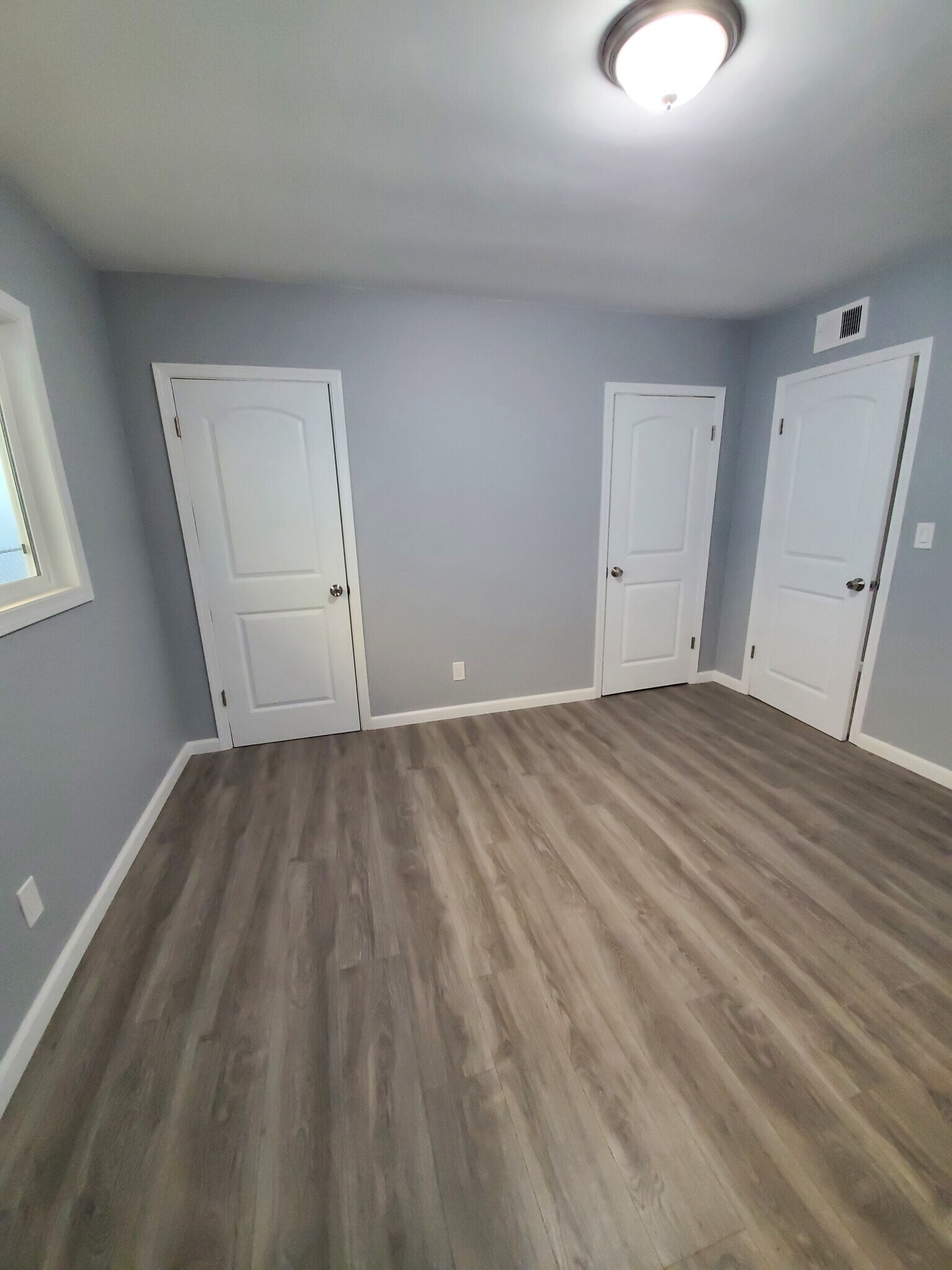 Building Photo - 15012 Eastwood Ave