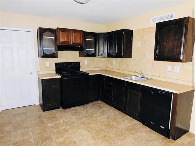 Building Photo - 5625 Squires Dr