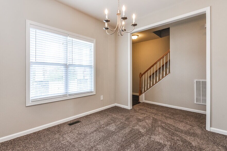 Building Photo - 16 Hollyridge Ct