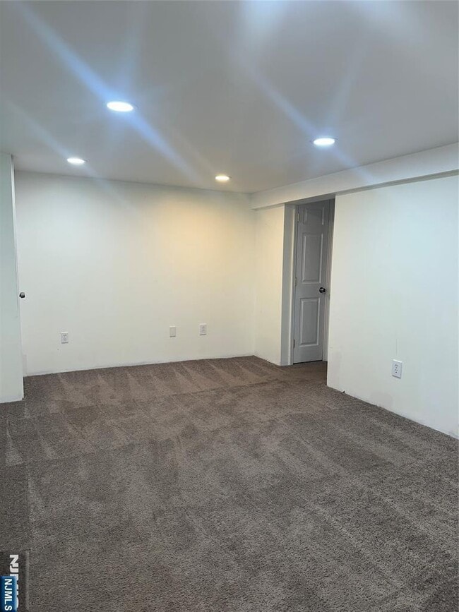 Building Photo - 12-28-28 Fairclough Pl