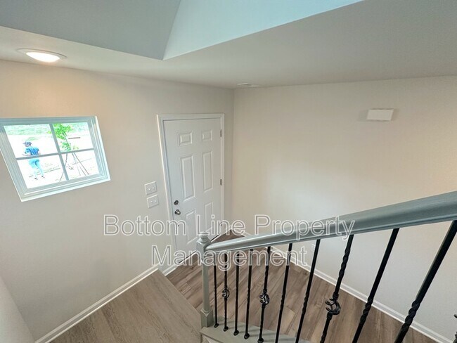 Building Photo - 5336 Small St