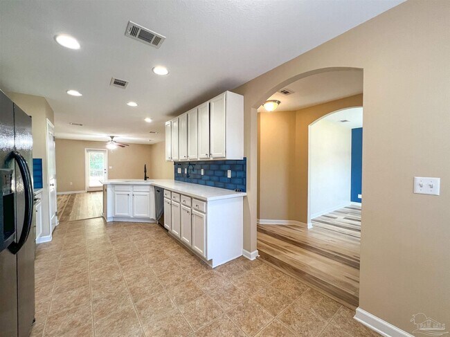 Building Photo - 202 Creekview Dr