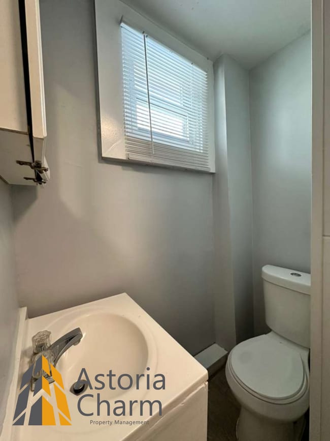 Building Photo - 3 Bedroom End Unit near Coppin State with Fenced Yard