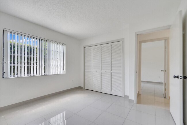 Building Photo - 4585 SW 87th Ave
