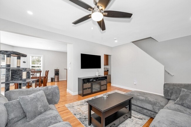 Building Photo - 146 S Pleasant St