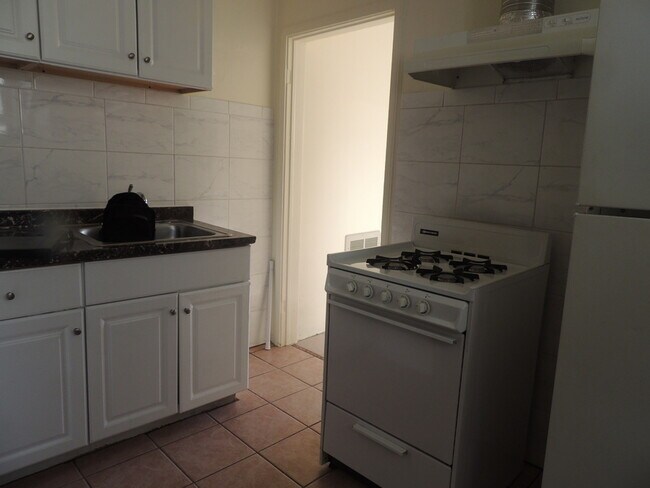 Building Photo - 532 21st St