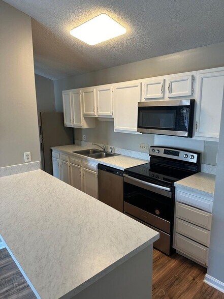 Building Photo - 6166 Meadow Rose Ln