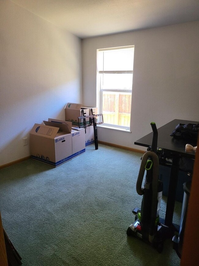 Building Photo - Look Here! Available 3bd 2ba Home!